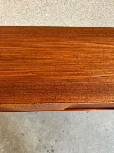 
                  
                    Vintage lowboard 3 schuifdeuren - LOUI.STORE
                  
                