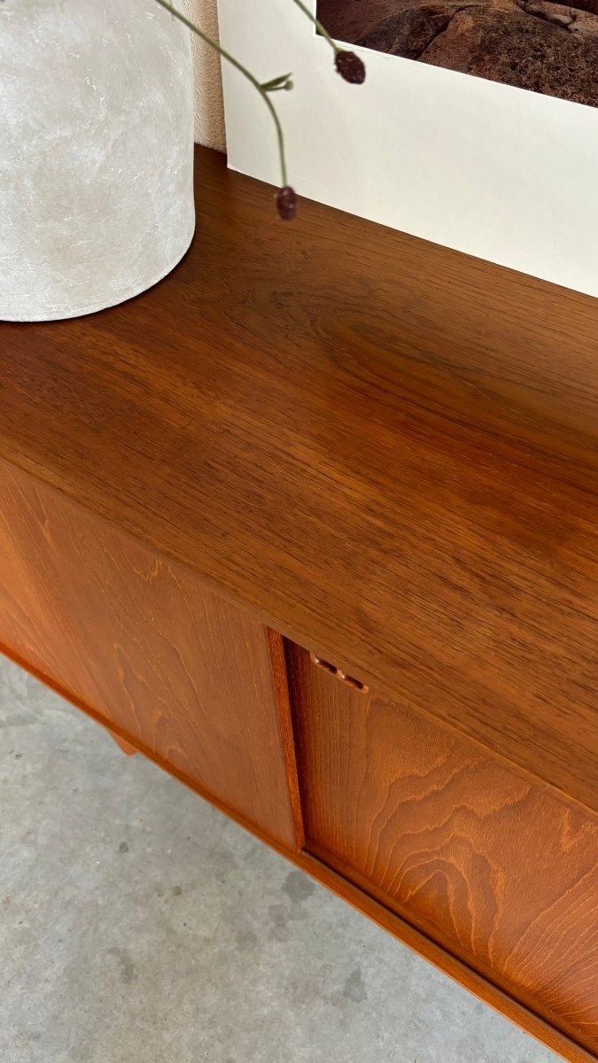 
                  
                    Vintage lowboard 3 schuifdeuren teak - LOUI.STORE
                  
                