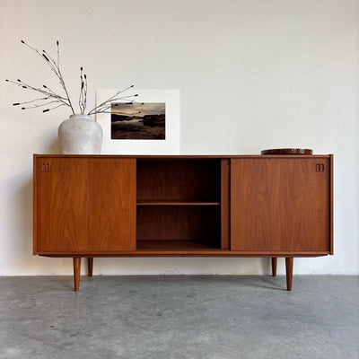 
                  
                    Vintage lowboard 3 schuifdeuren teak - LOUI.STORE
                  
                