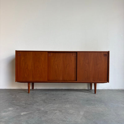 
                  
                    Vintage lowboard 3 schuifdeuren teak - LOUI.STORE
                  
                