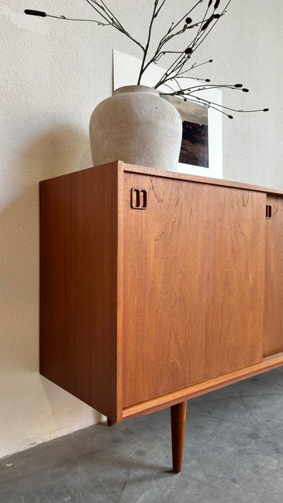 
                  
                    Vintage lowboard 3 schuifdeuren teak - LOUI.STORE
                  
                