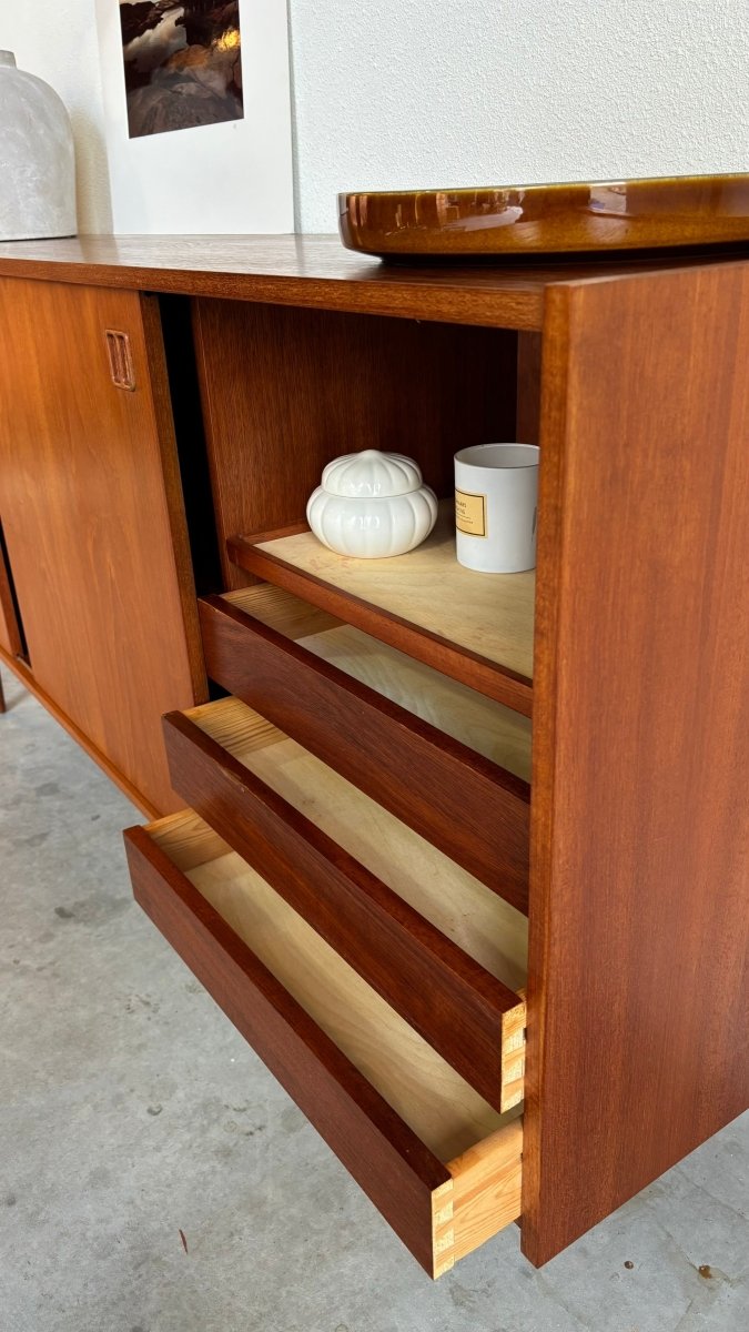 
                  
                    Vintage lowboard 3 schuifdeuren teak - LOUI.STORE
                  
                