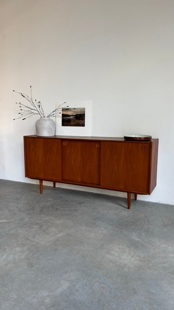 
                  
                    Vintage lowboard 3 schuifdeuren teak - LOUI.STORE
                  
                