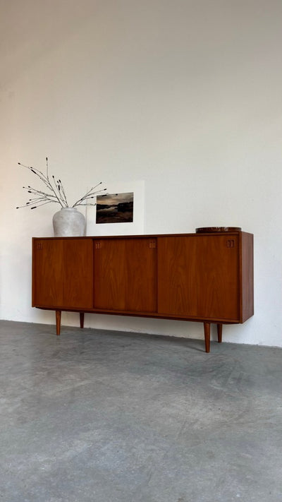 
                  
                    Vintage lowboard 3 schuifdeuren teak - LOUI.STORE
                  
                