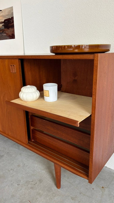 
                  
                    Vintage lowboard 3 schuifdeuren teak - LOUI.STORE
                  
                