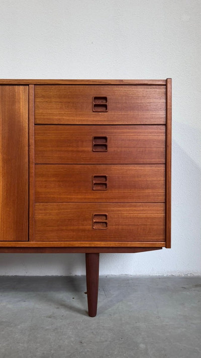 
                  
                    Vintage lowboard 4 lades teak - LOUI.STORE
                  
                