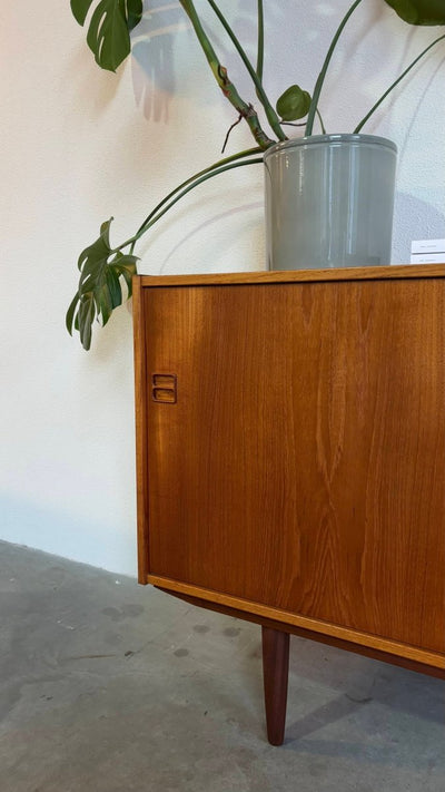 
                  
                    Vintage lowboard 4 lades teak - LOUI.STORE
                  
                