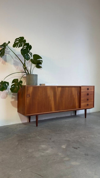 
                  
                    Vintage lowboard 4 lades teak - LOUI.STORE
                  
                