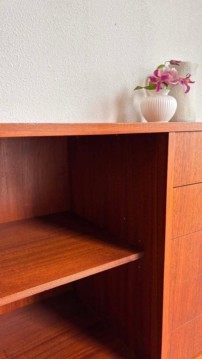 
                  
                    Vintage lowboard 5 lades teak - LOUI.STORE
                  
                