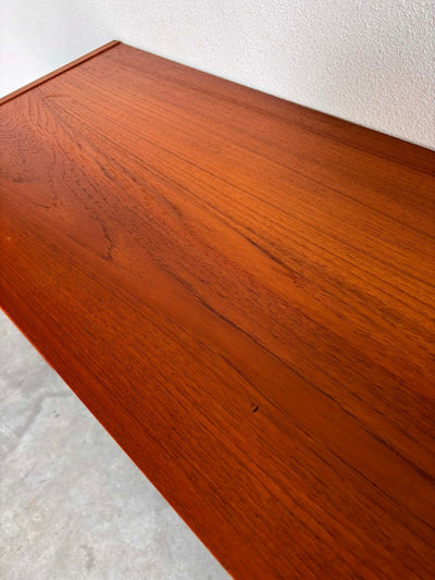 
                  
                    Vintage lowboard 5 lades teak - LOUI.STORE
                  
                