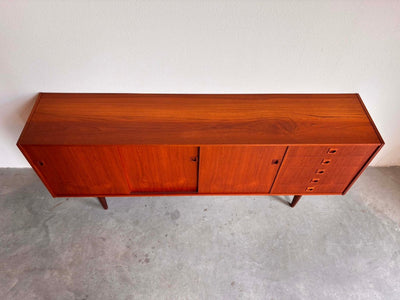 
                  
                    Vintage lowboard 5 lades teak - LOUI.STORE
                  
                