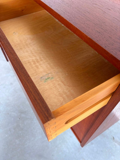 
                  
                    Vintage lowboard 5 lades teak - LOUI.STORE
                  
                