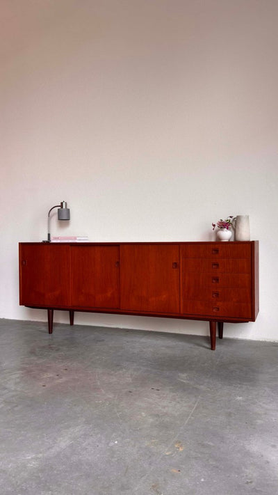 
                  
                    Vintage lowboard 5 lades teak - LOUI.STORE
                  
                