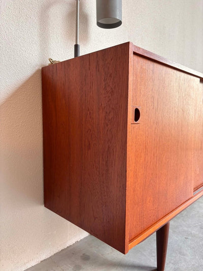 
                  
                    Vintage lowboard 5 lades teak - LOUI.STORE
                  
                