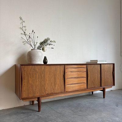 
                  
                    Vintage lowboard Arne Vodder voor Skovby, model 7738 in palissander - LOUI.STORE
                  
                