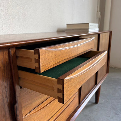 
                  
                    Vintage lowboard Arne Vodder voor Skovby, model 7738 in palissander - LOUI.STORE
                  
                