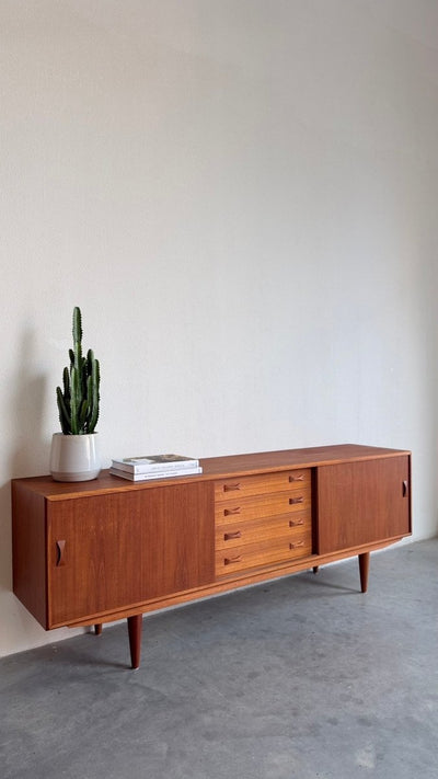 
                  
                    Vintage lowboard Clausen & Søn teak - LOUI
                  
                