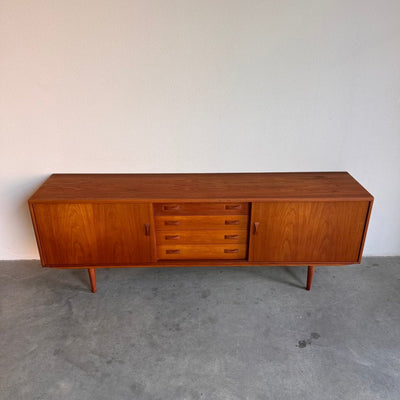 
                  
                    Vintage lowboard Clausen & Son - LOUI.STORE
                  
                