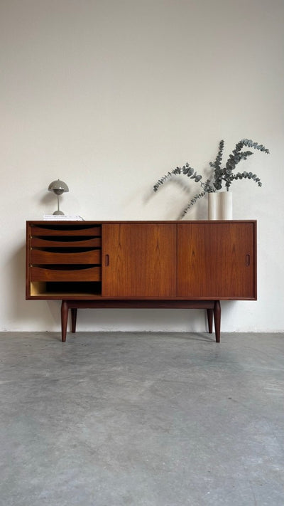 
                  
                    Vintage lowboard elegant frame teak - LOUI.STORE
                  
                