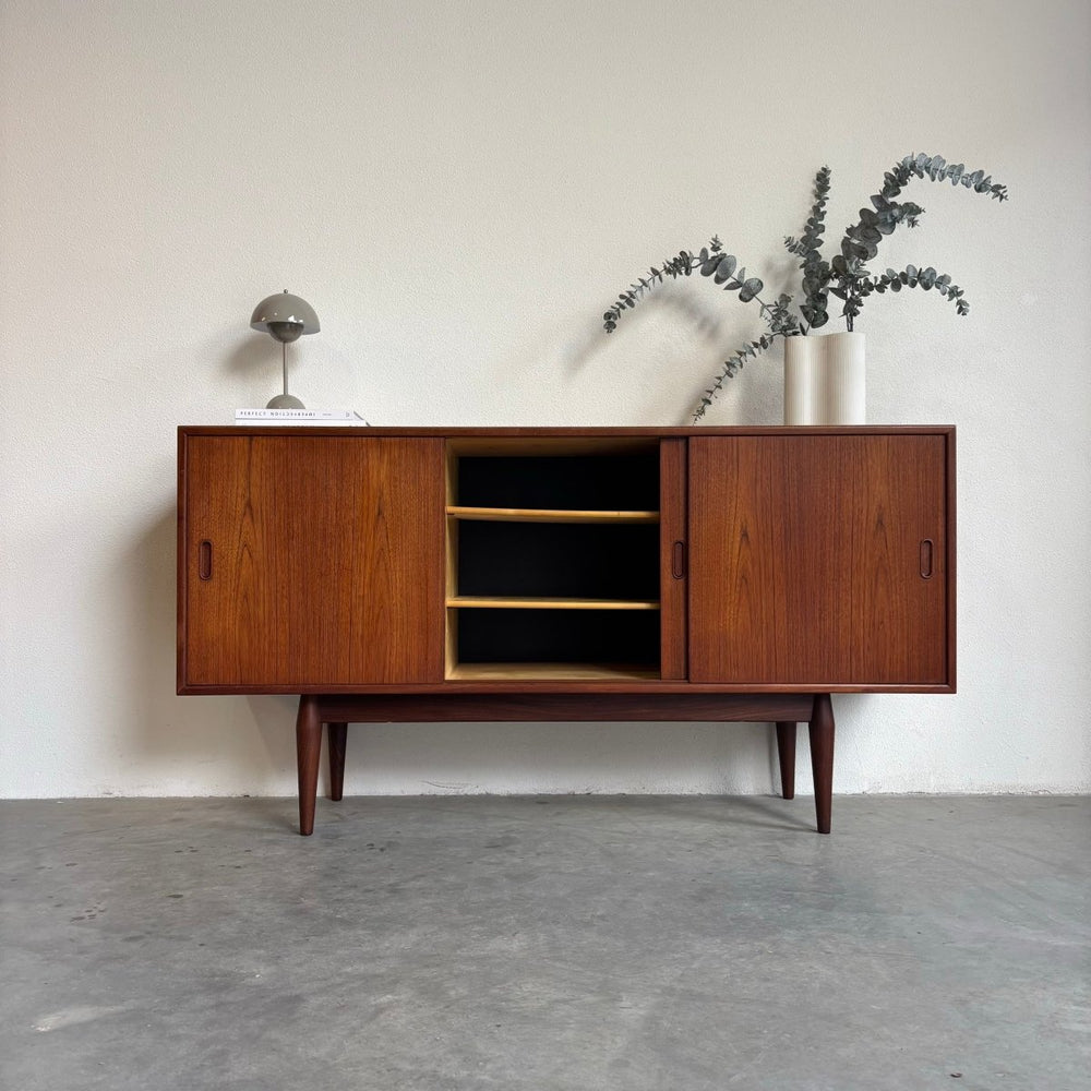 
                  
                    Vintage lowboard elegant frame teak - LOUI.STORE
                  
                