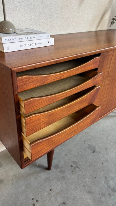 
                  
                    Vintage lowboard elegant frame teak - LOUI.STORE
                  
                