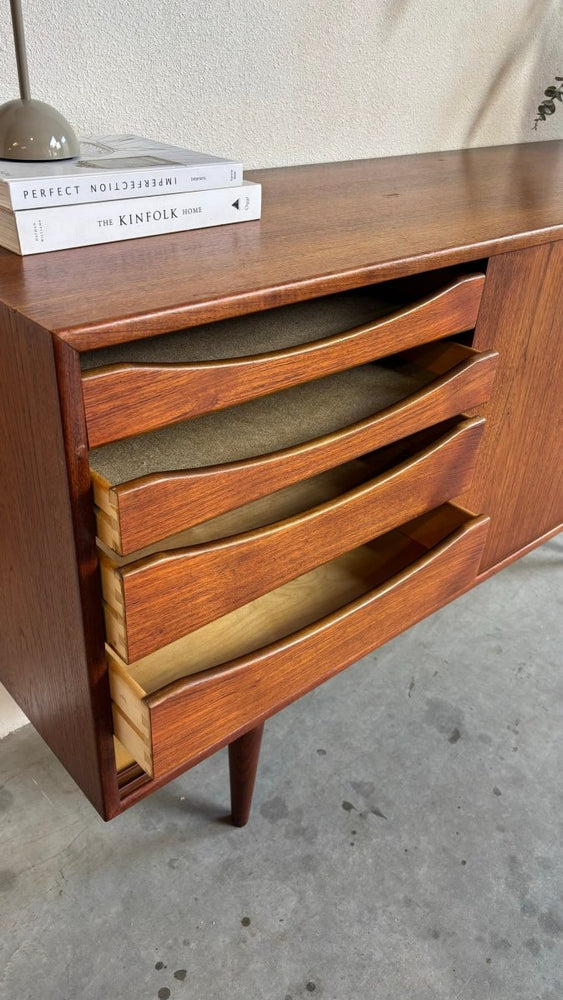 
                  
                    Vintage lowboard elegant frame teak - LOUI.STORE
                  
                