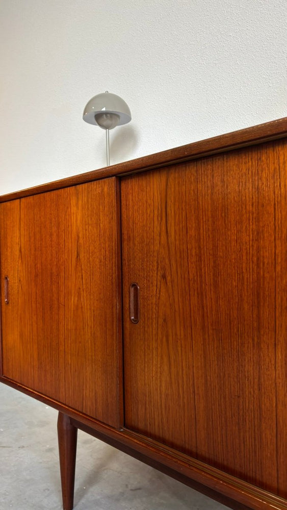 
                  
                    Vintage lowboard elegant frame teak - LOUI.STORE
                  
                