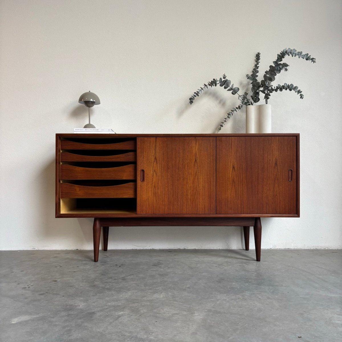 Vintage lowboard elegant frame teak - LOUI.STORE