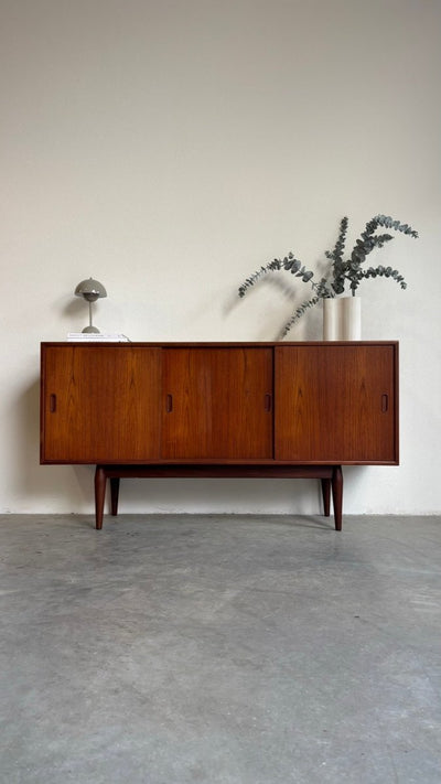 
                  
                    Vintage lowboard elegant frame teak - LOUI.STORE
                  
                