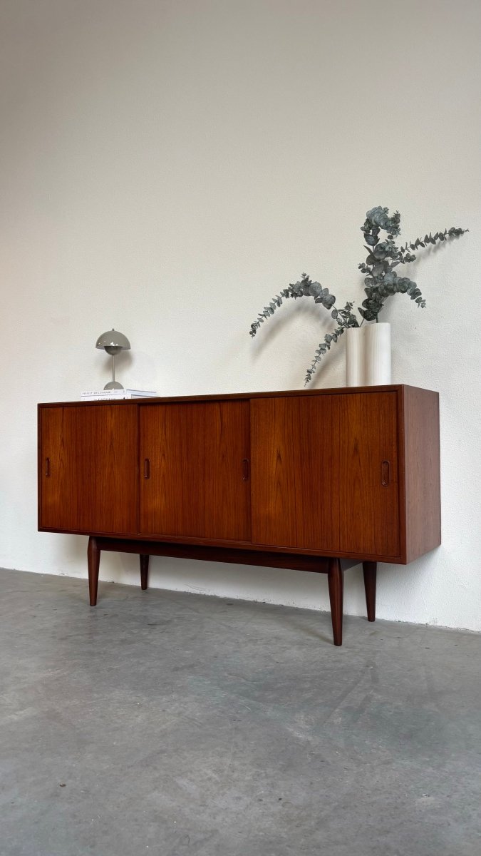 
                  
                    Vintage lowboard elegant frame teak - LOUI.STORE
                  
                