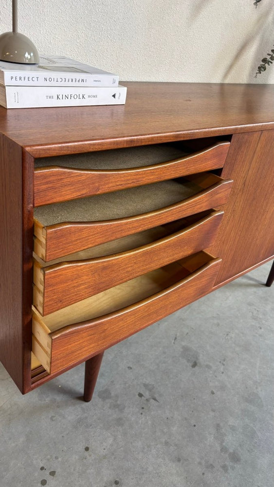 
                  
                    Vintage lowboard elegant frame teak - LOUI.STORE
                  
                