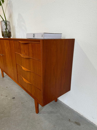 
                  
                    Vintage lowboard Erling Torvits teak - LOUI.STORE
                  
                
