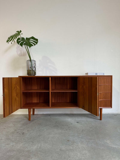 
                  
                    Vintage lowboard Erling Torvits teak - LOUI.STORE
                  
                