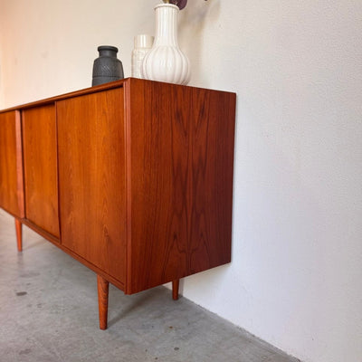 
                  
                    Vintage lowboard EW Bach 3 schuifdeuren - LOUI.STORE
                  
                