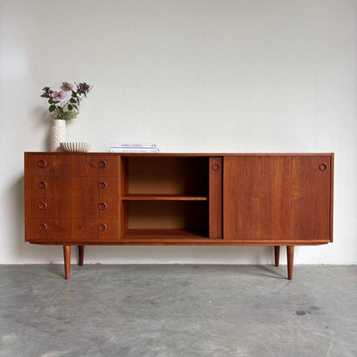 
                  
                    Vintage lowboard lades & ronde greepjes teak - LOUI.STORE
                  
                