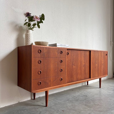 
                  
                    Vintage lowboard lades & ronde greepjes teak - LOUI.STORE
                  
                