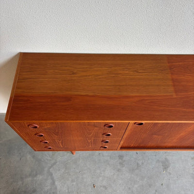 
                  
                    Vintage lowboard lades & ronde greepjes teak - LOUI.STORE
                  
                