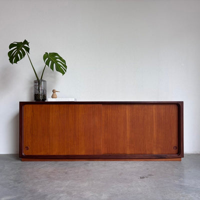 Vintage lowboard op plint teak - LOUI