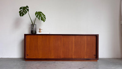 
                  
                    Vintage lowboard op plint teak - LOUI
                  
                