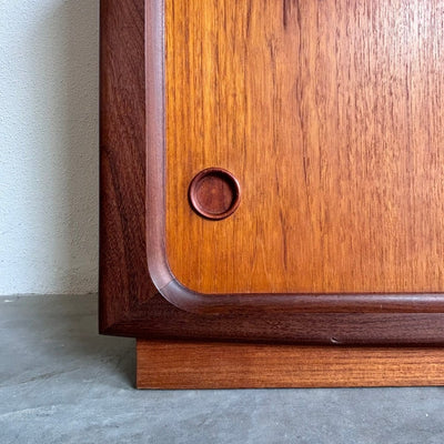 Vintage lowboard op plint teak - LOUI