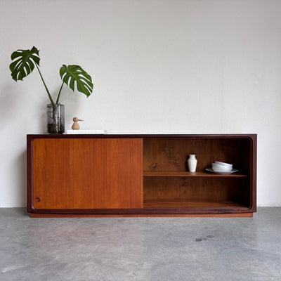 
                  
                    Vintage lowboard op plint teak - LOUI
                  
                