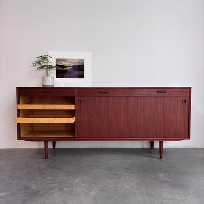 Vintage lowboard teak 3 lades+deuren - LOUI.STORE