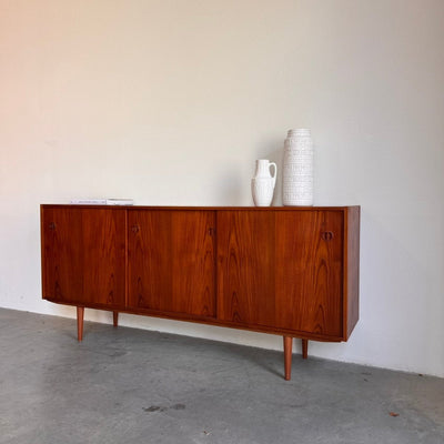 
                  
                    Vintage lowboard teak 3 schuifdeuren - LOUI
                  
                