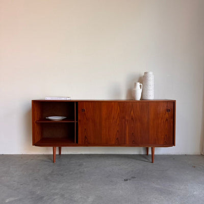 
                  
                    Vintage lowboard teak 3 schuifdeuren - LOUI
                  
                