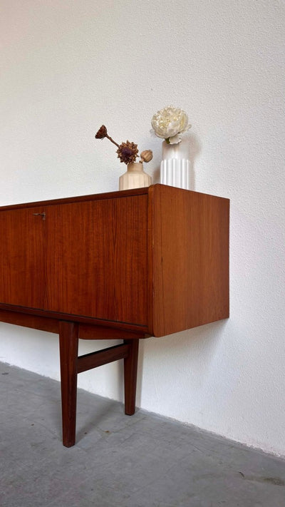
                  
                    Vintage lowboard teak klep & lades - LOUI.STORE
                  
                