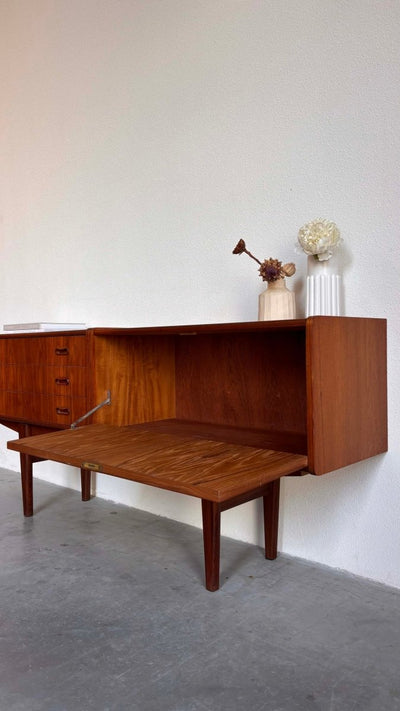 
                  
                    Vintage lowboard teak klep & lades - LOUI.STORE
                  
                
