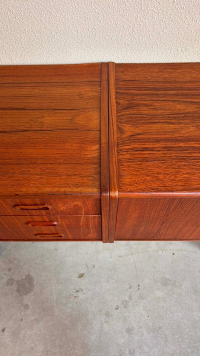 
                  
                    Vintage lowboard teak klep & lades - LOUI.STORE
                  
                