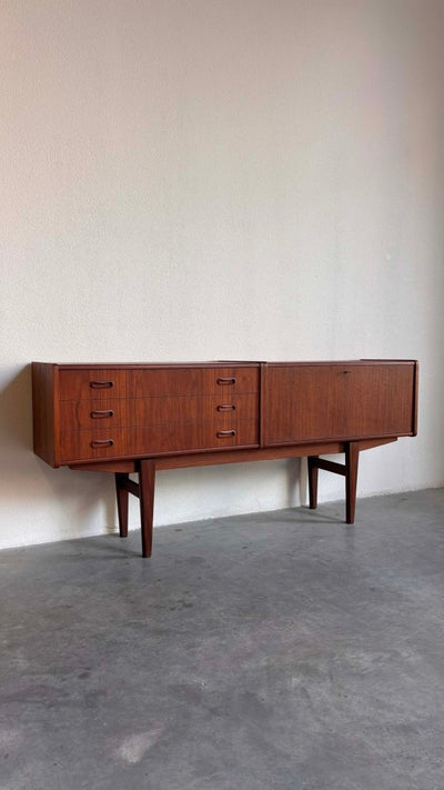 
                  
                    Vintage lowboard teak klep & lades - LOUI.STORE
                  
                