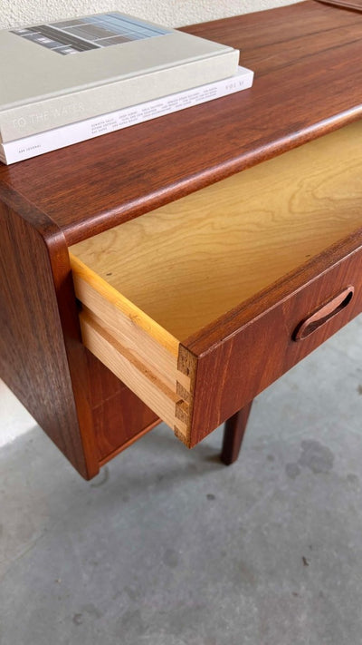 
                  
                    Vintage lowboard teak klep & lades - LOUI.STORE
                  
                