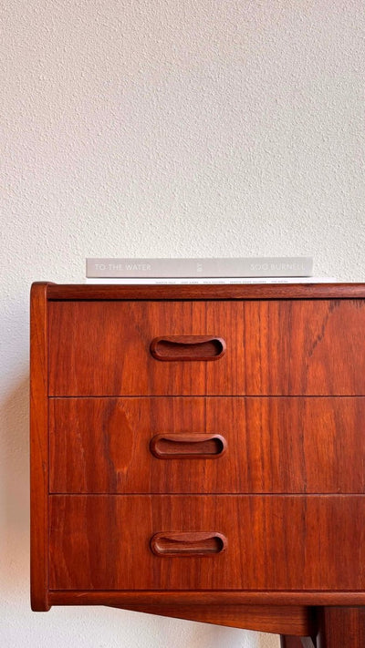 
                  
                    Vintage lowboard teak klep & lades - LOUI.STORE
                  
                